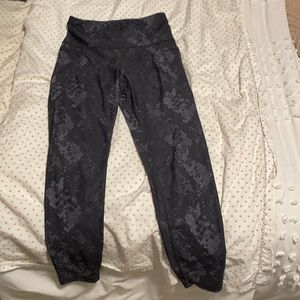 dark snake print workout leggings!